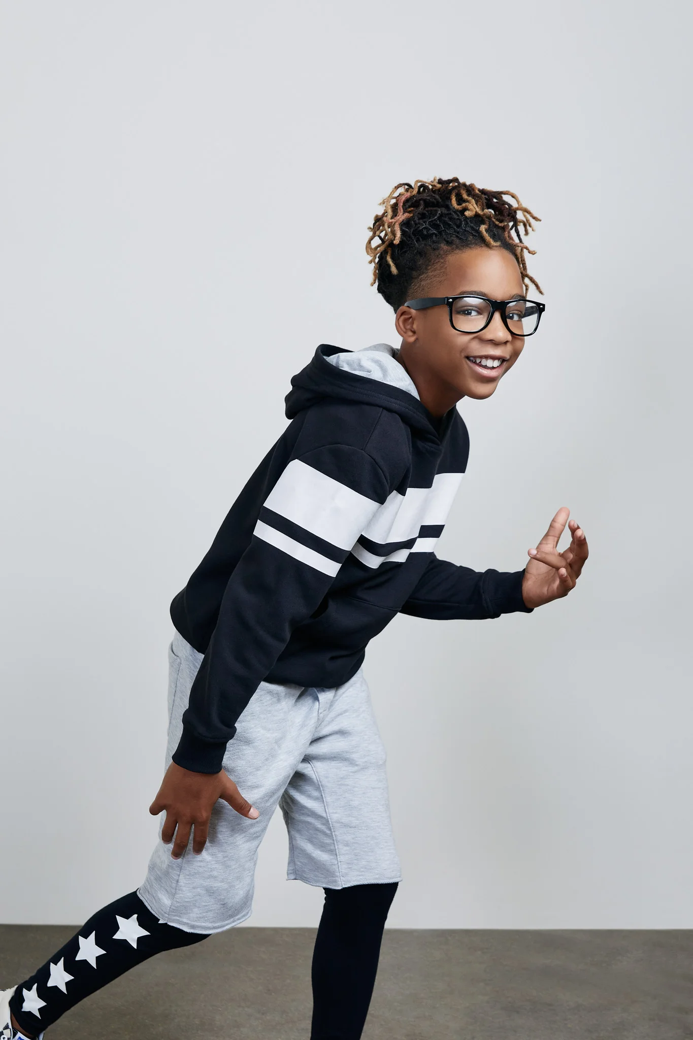 02-Studio_1-kids-studio-wallflower-deviyn-athletic-test.jpg