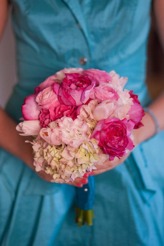 Bridesmaid with her bouquet // The Brooklyn Arts Center // Live Wedding Artist // Ben Keys of Wed on Canvas // Photo Courtesy of KMI Photography