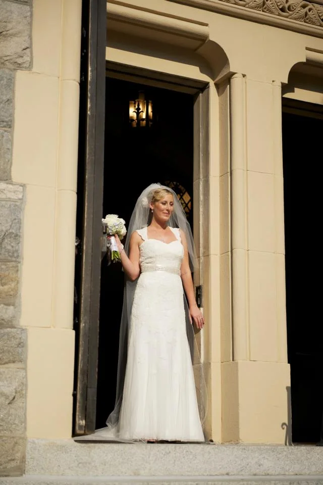 Bridal Portrait // City Club of Wilmington, NC Wedding // First Presbyterian Church, Wilmington // Ben Keys Wedding Painter of Wed on Canvas // Photo Courtesy of Peacock Portraits