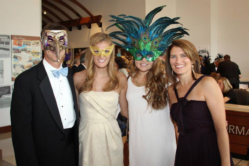 JDRF Unmask A Cure, A Venetian Masquerade Ball // Live Event Painting // Live Event Artist // Ben Keys of Wed on Canvas // Live Event Painter // Photo Courtesy of JDRF Hope Gala