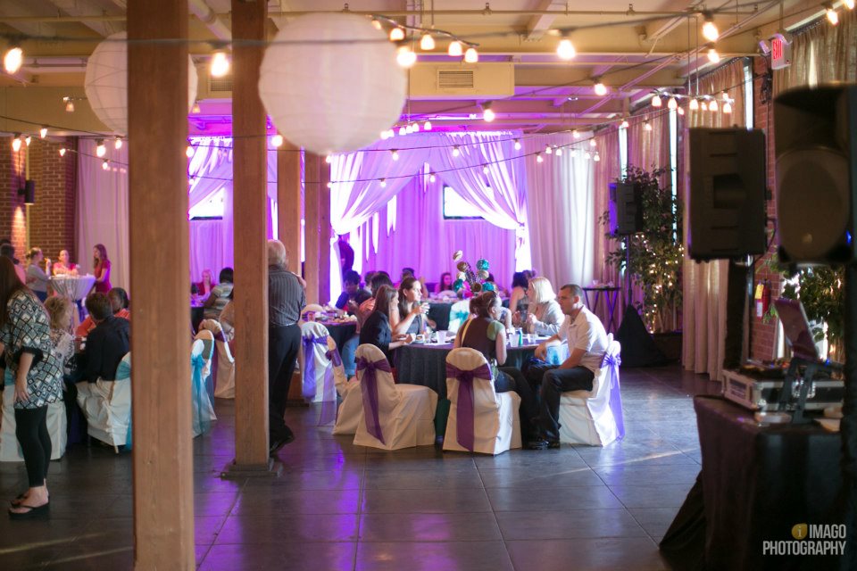 The Mill Event Hall of Chattanooga, Tennessee // Wedding Reception Painting by Ben Keys Wedding Artist of Wed on Canvas // Photo Courtesy of Imago 