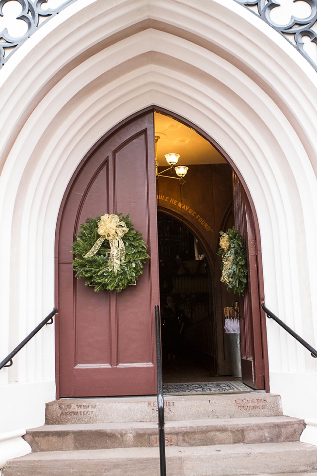 French-Huguenot-Church-doors-decorated-with-christmas-wreaths-for-winter-wedding-in-charleston-wedding-painter-ben-keys-of-wed-on-canvas