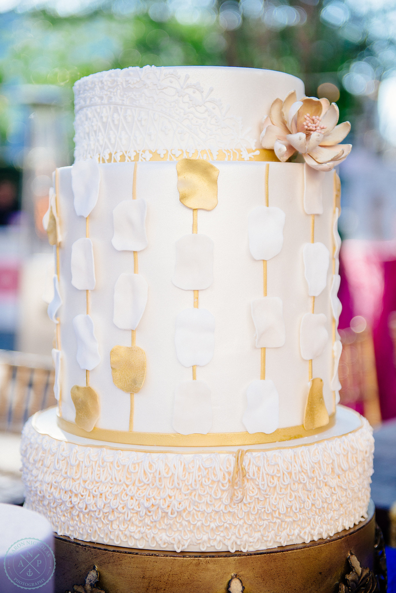 declare-cakes-charleston-moroccan-inspired-art-deco-wedding-cake-gold-medallion