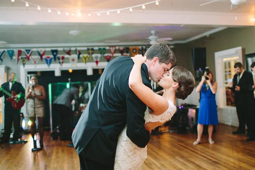 carolina-yacht-club-first-dance-wrightsville-beach-wedding-painter-ben-keys-wedding-artist