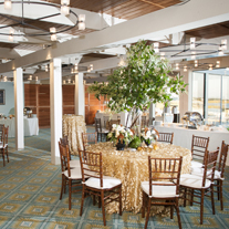 figure-8-island-wedding-decor-yacht-club-gold-table-glitter-wedding-painting