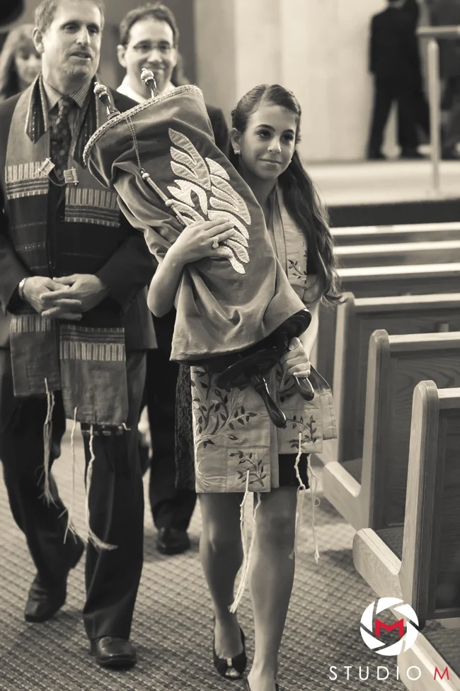 mat-mitzvah-ceremony-photo-south-florida-event-painter-ben-keys-sara-renee-events