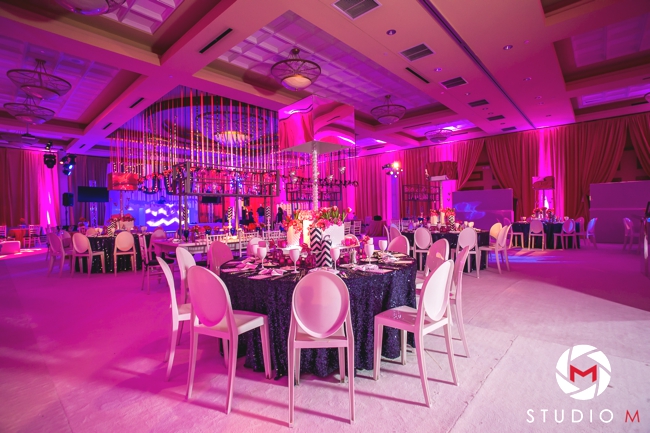 white-carpet-ballroom-navy-glitter-linens-chevron-candles-fuchsia-uplighting