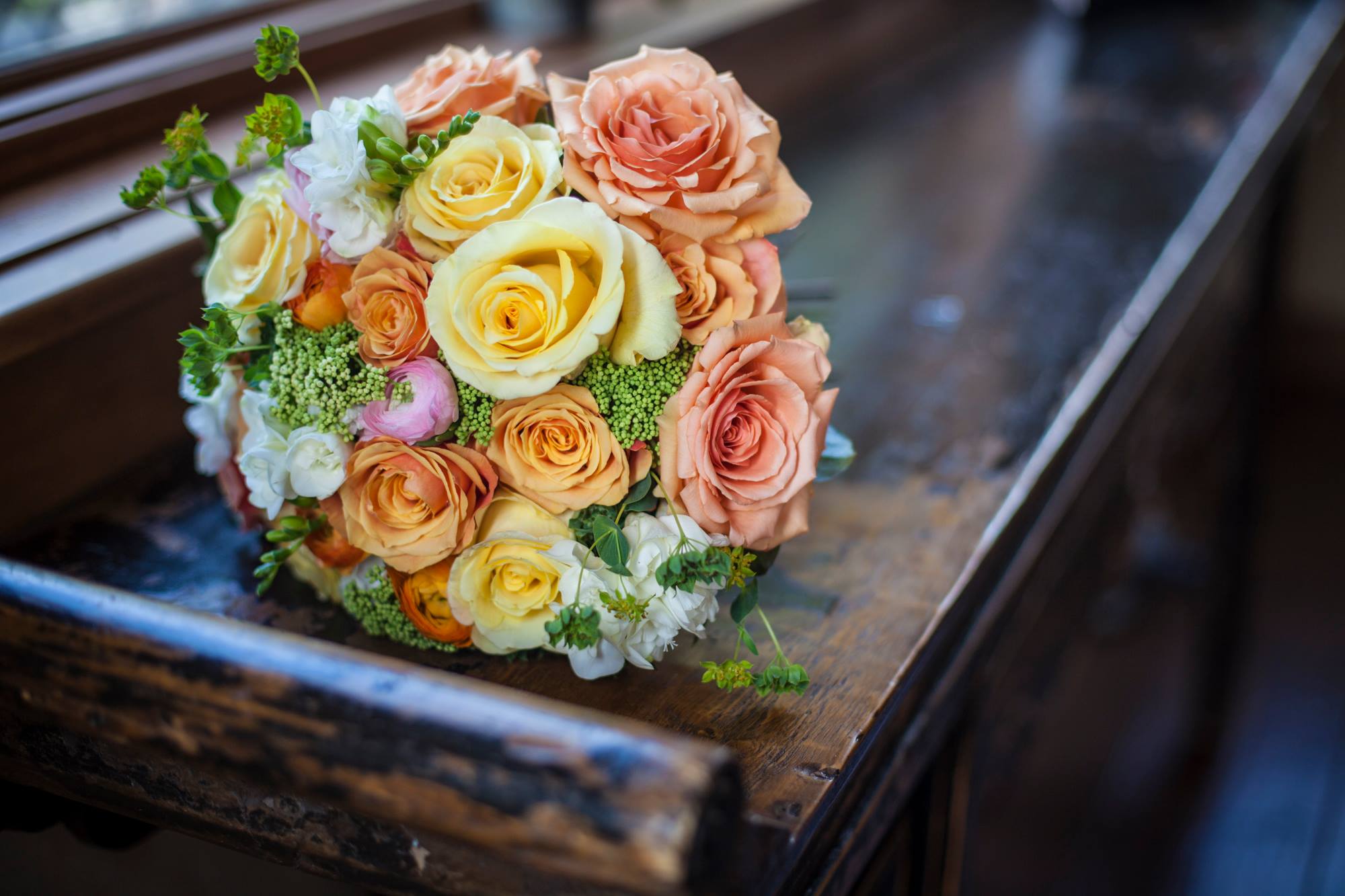 orange-and-yellow-rose-bridal-bouquet-rustic-wedding-painter-ben-keys-breckenridge-wedding-artist