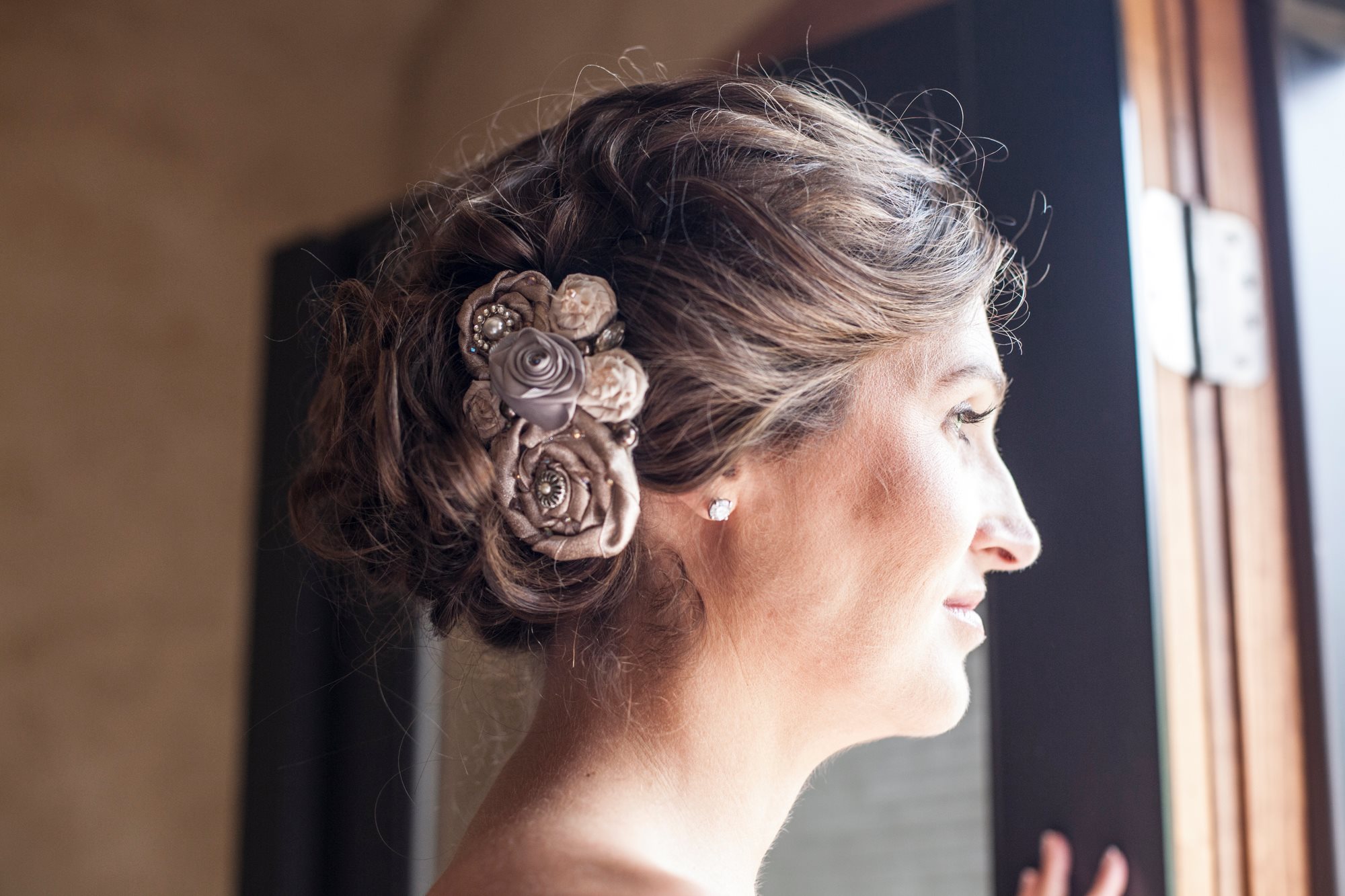 vintage-bridal-hair-accessory-rosettes-pin-tuck-curls-wedding-painter-ben-keys