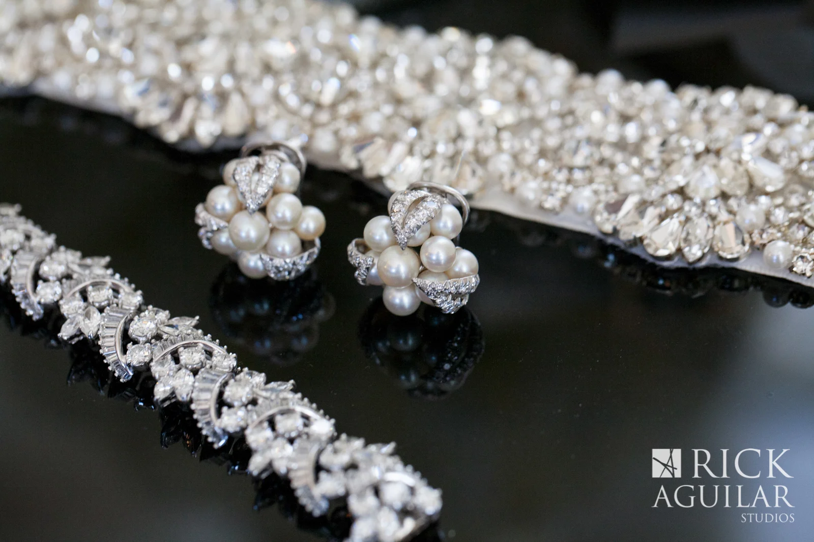 modern-wedding-sofitel-hotel-wedding-jewelry-wed-on-canvas-ben-keys-art-live-wedding-painter-luxury-wedding
