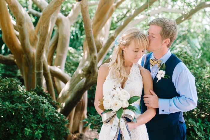 cotton-bouquet-southern-wedding-with-roses-navy-blue-bow-around-bouquet-wed-on-canvas-wedding-painter-ben-keys