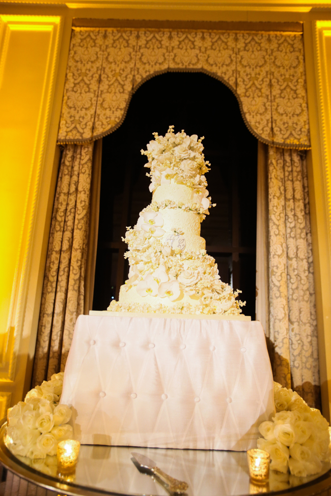 luxury-wedding-cake-designer-sylvia-weinstock-designer-the-breakers-florida-palm-beach-sara-renee-events-live-wedding-artist-ben-keys