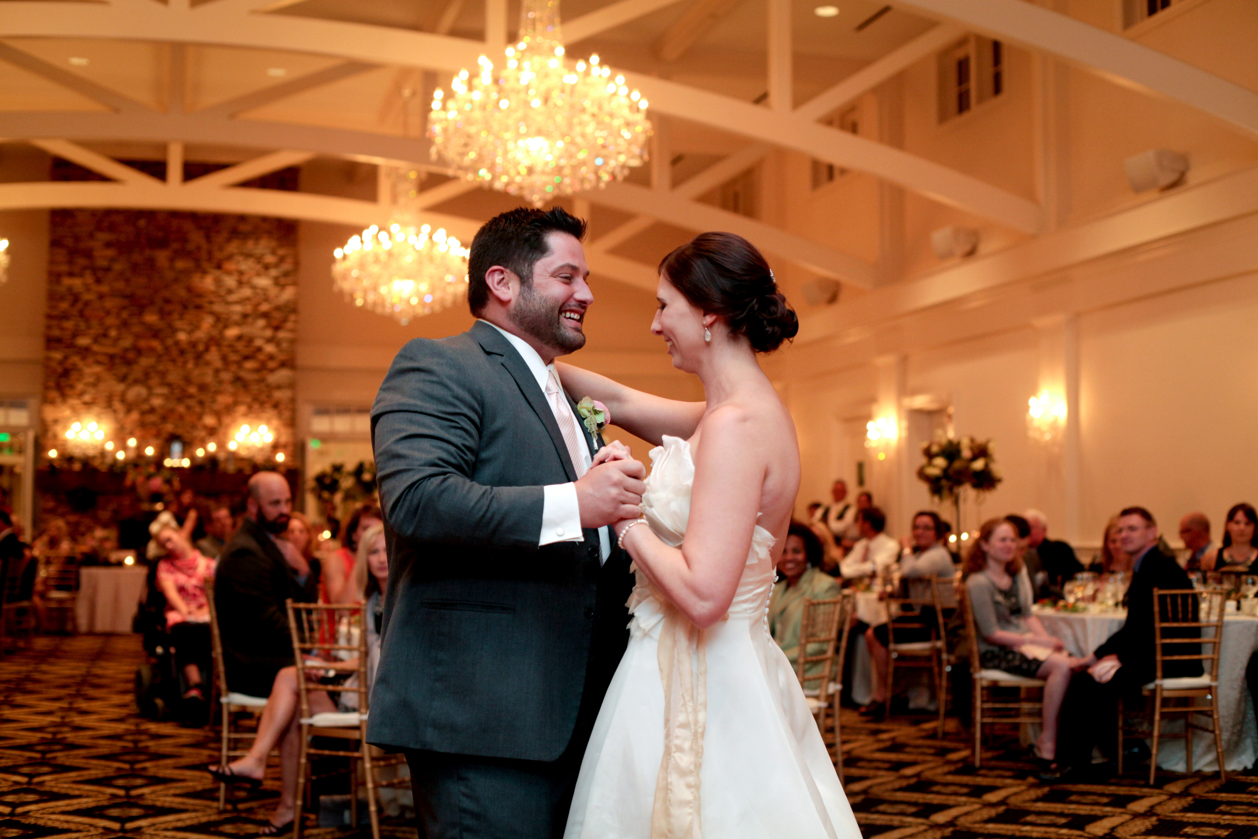 trump-national-golf-course-first-dance-charlotte-wedding-painter-ben-keys-wed-on-canvas-live-wedding-artist