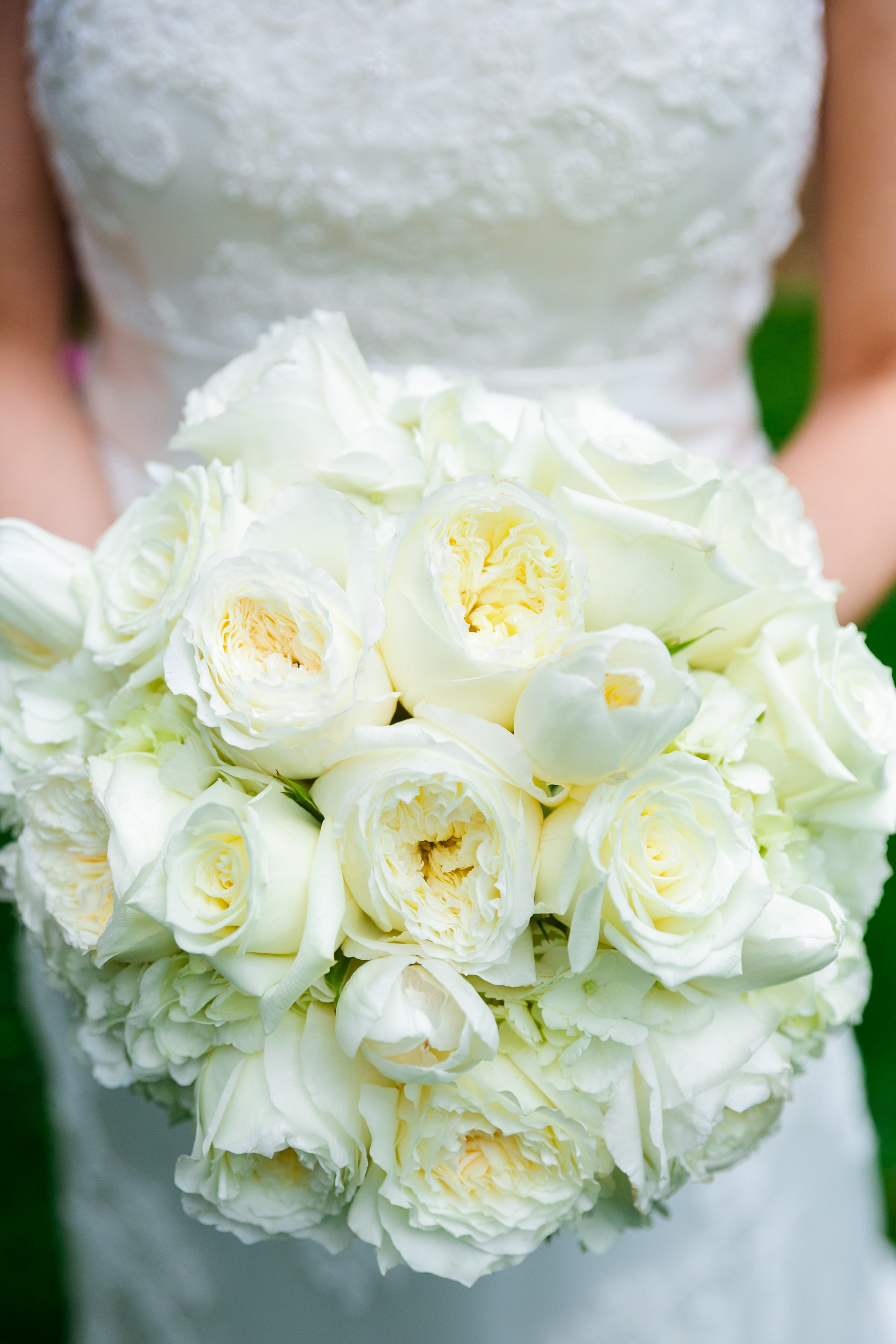 barn-wedding-bridal-bouquet-sweet-grass-social-wildberry-farm-wedding-marion-south-carolina-dana-cubbage-weddings