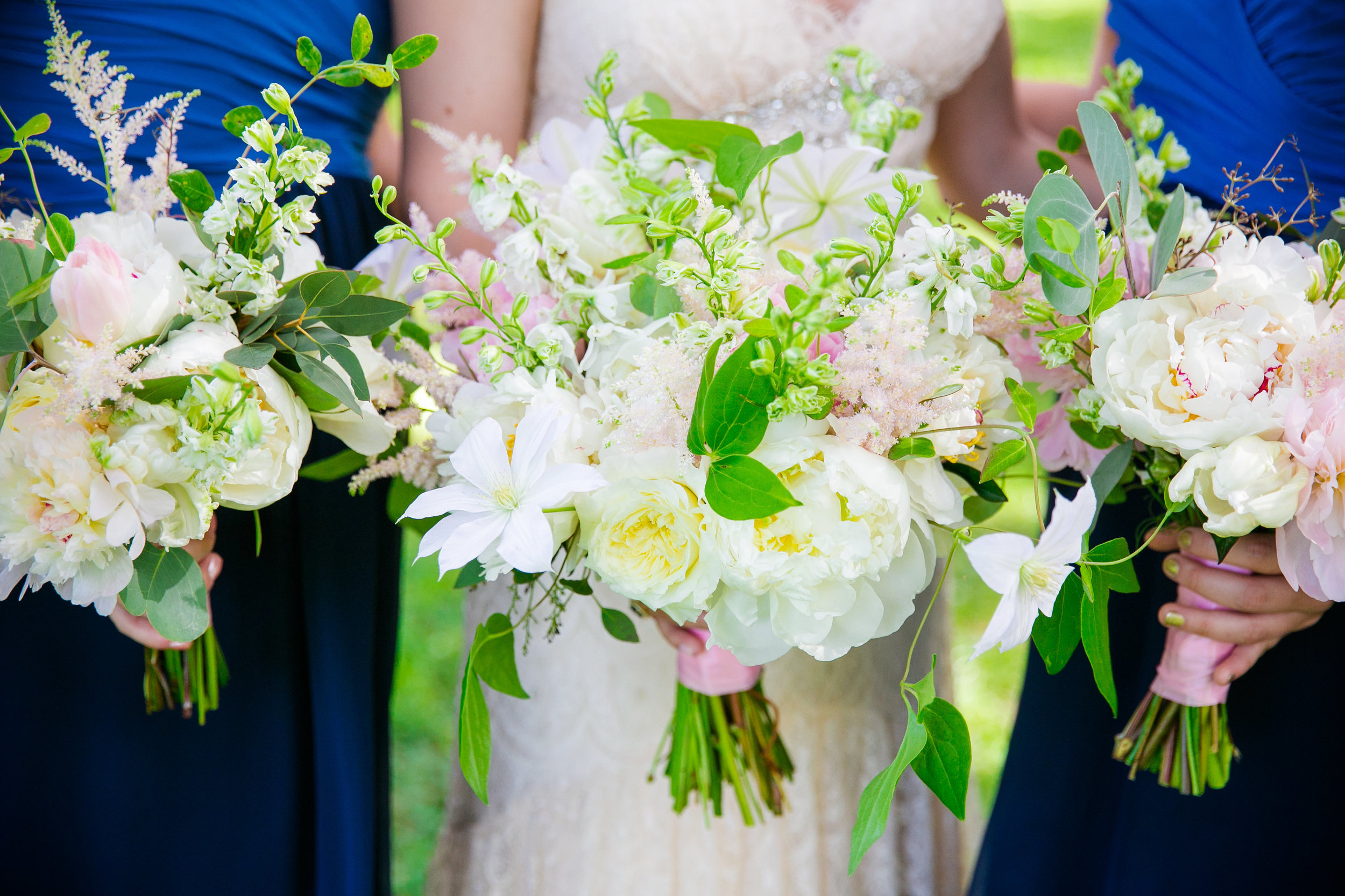 royal-blue-bridesmaids-dresses-with-white-and-blush-pink-bouquets