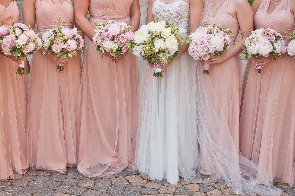 blush-bridesmaids-dresses-with-juliet-blush-rose-bouquets