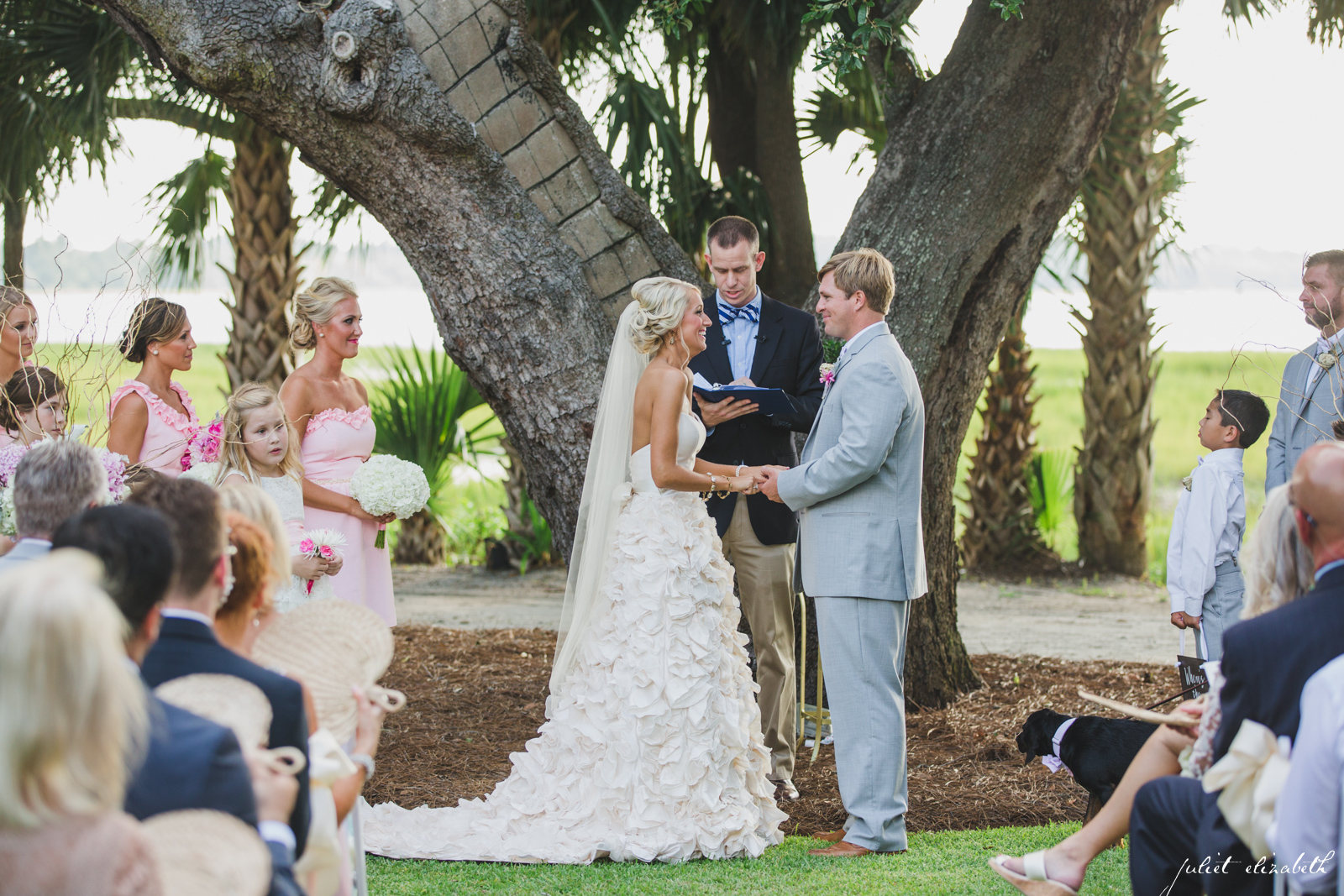 lowndes-grove-plantation-wedding-ceremony-on-lawn