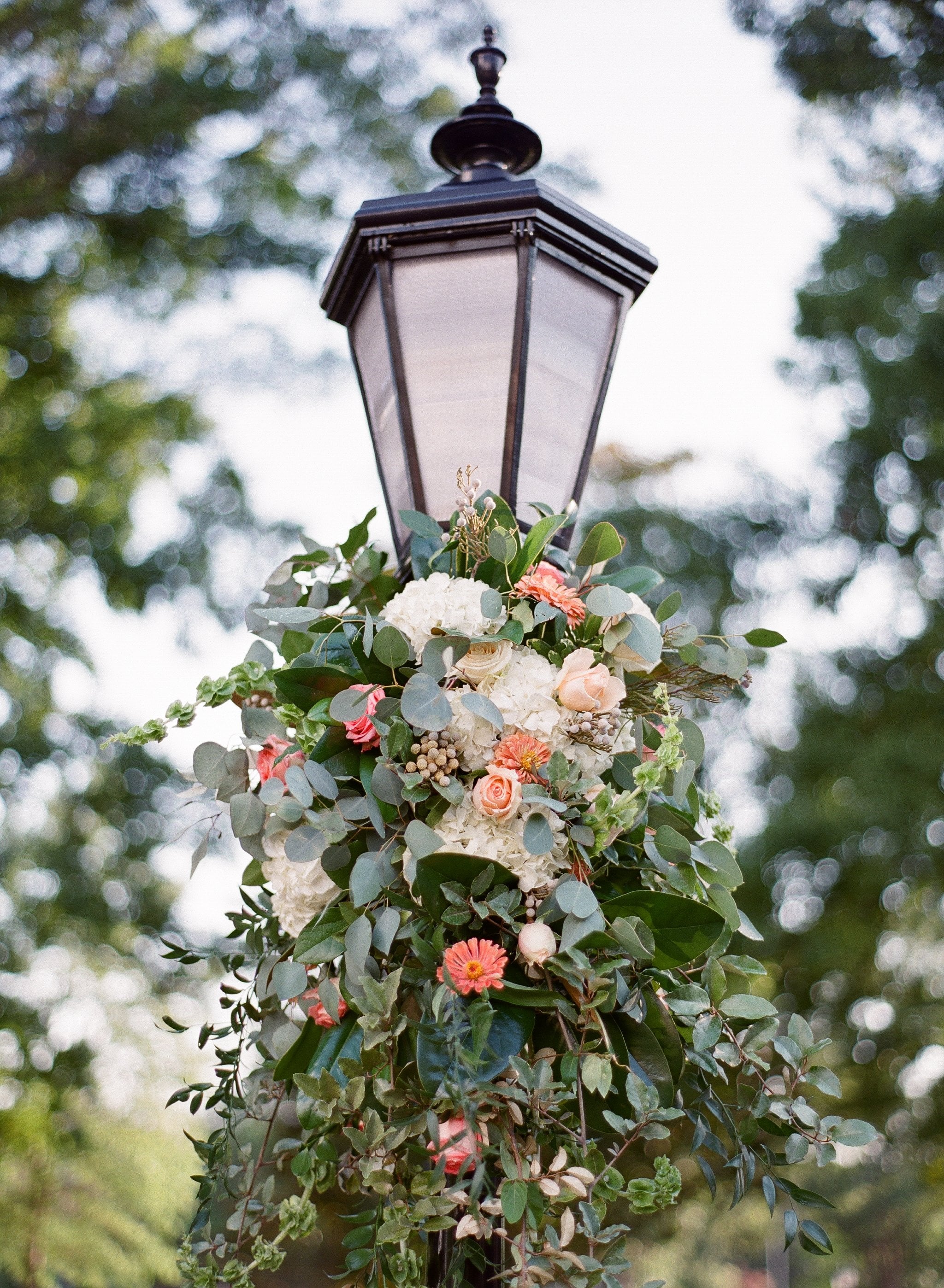 wedding-florals-decorated-on-light-post