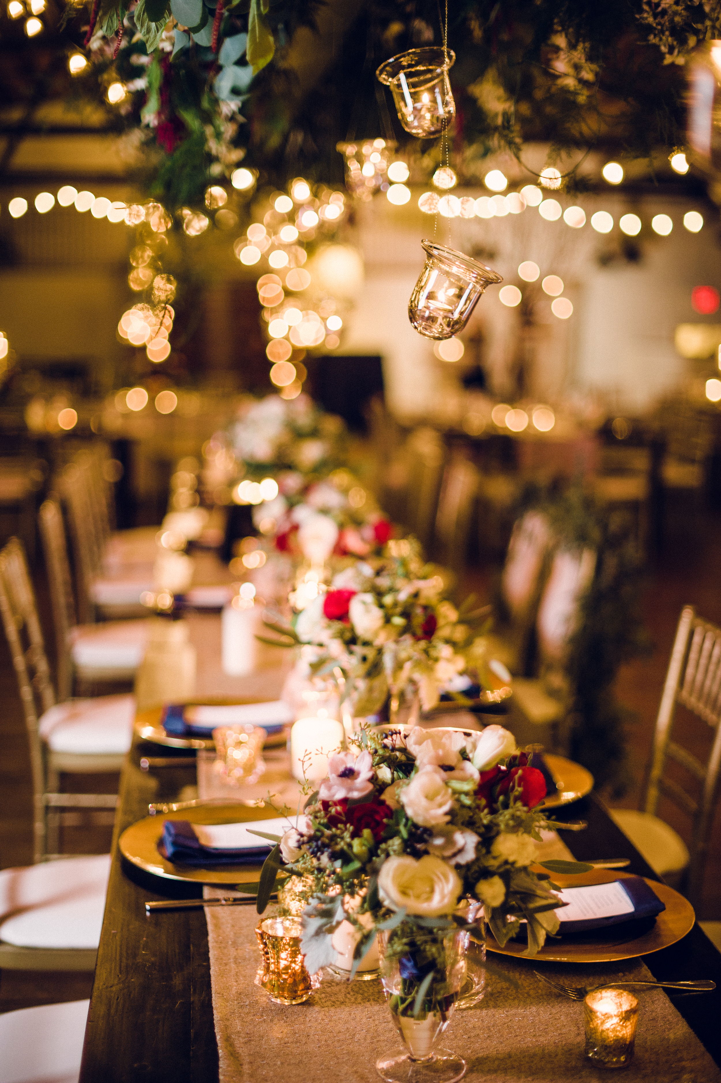 hanging-floral-chandelier-wedding-head-table-reception