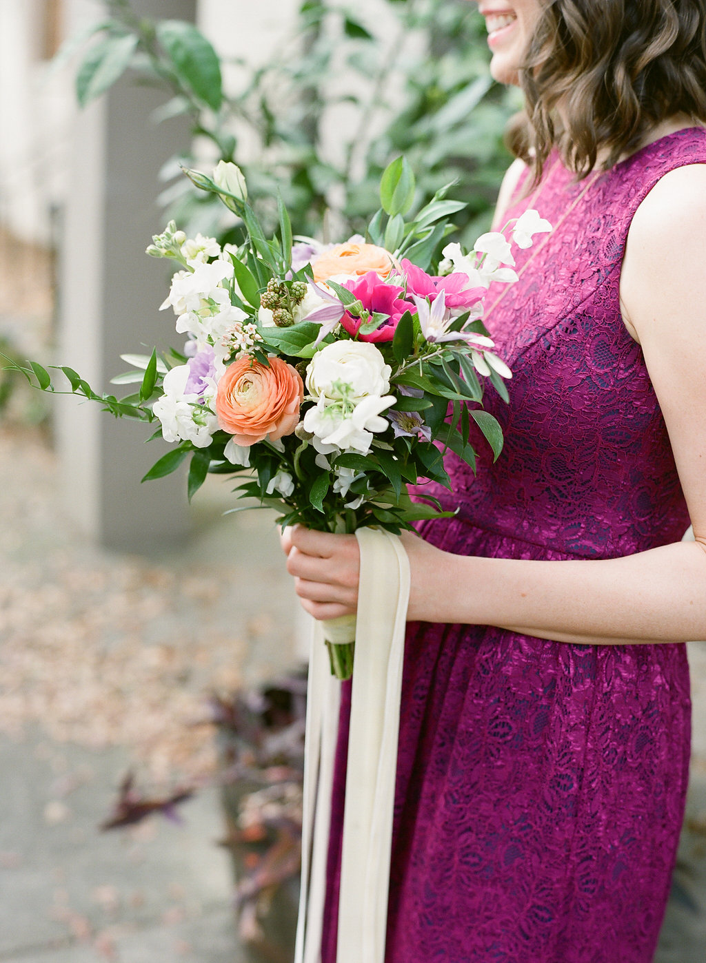 fuchsia-bridesmaid-dress-coral-and-fuchsia-bouquet-savannah-wedding