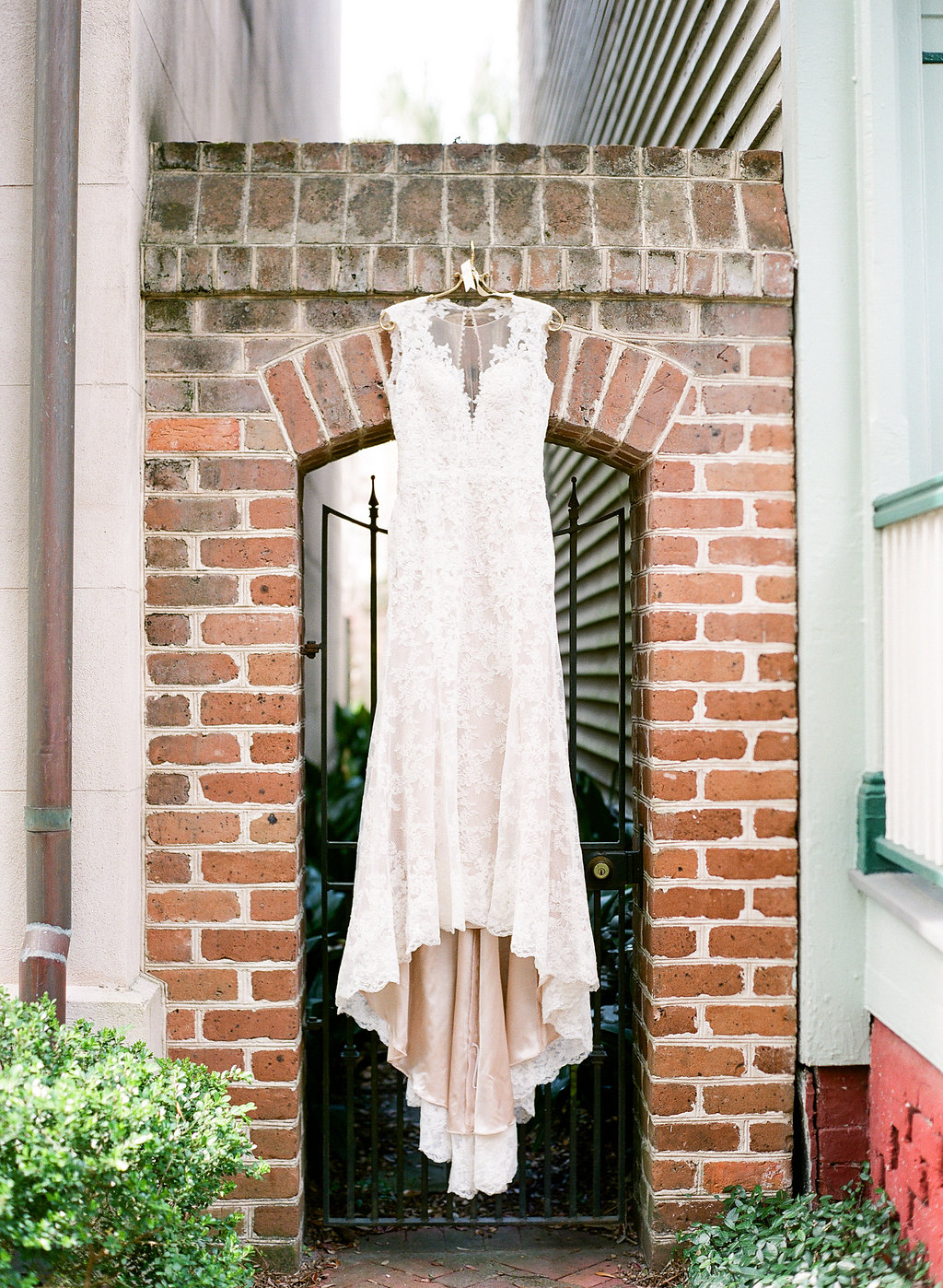 southern-wedding-in-downtown-savannah-lace-gown-with-illusion-back