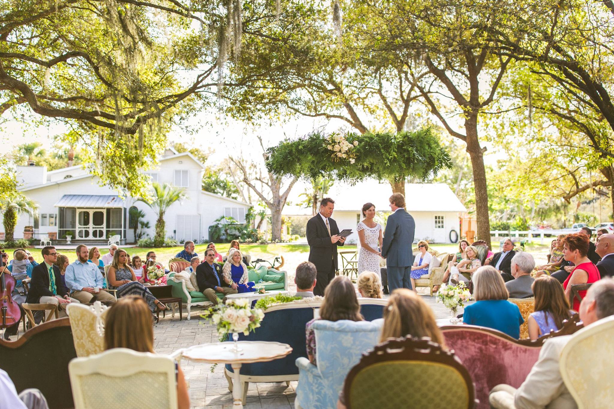 outdoor-circle-ceremony-vintage-mix-and-match-chairs