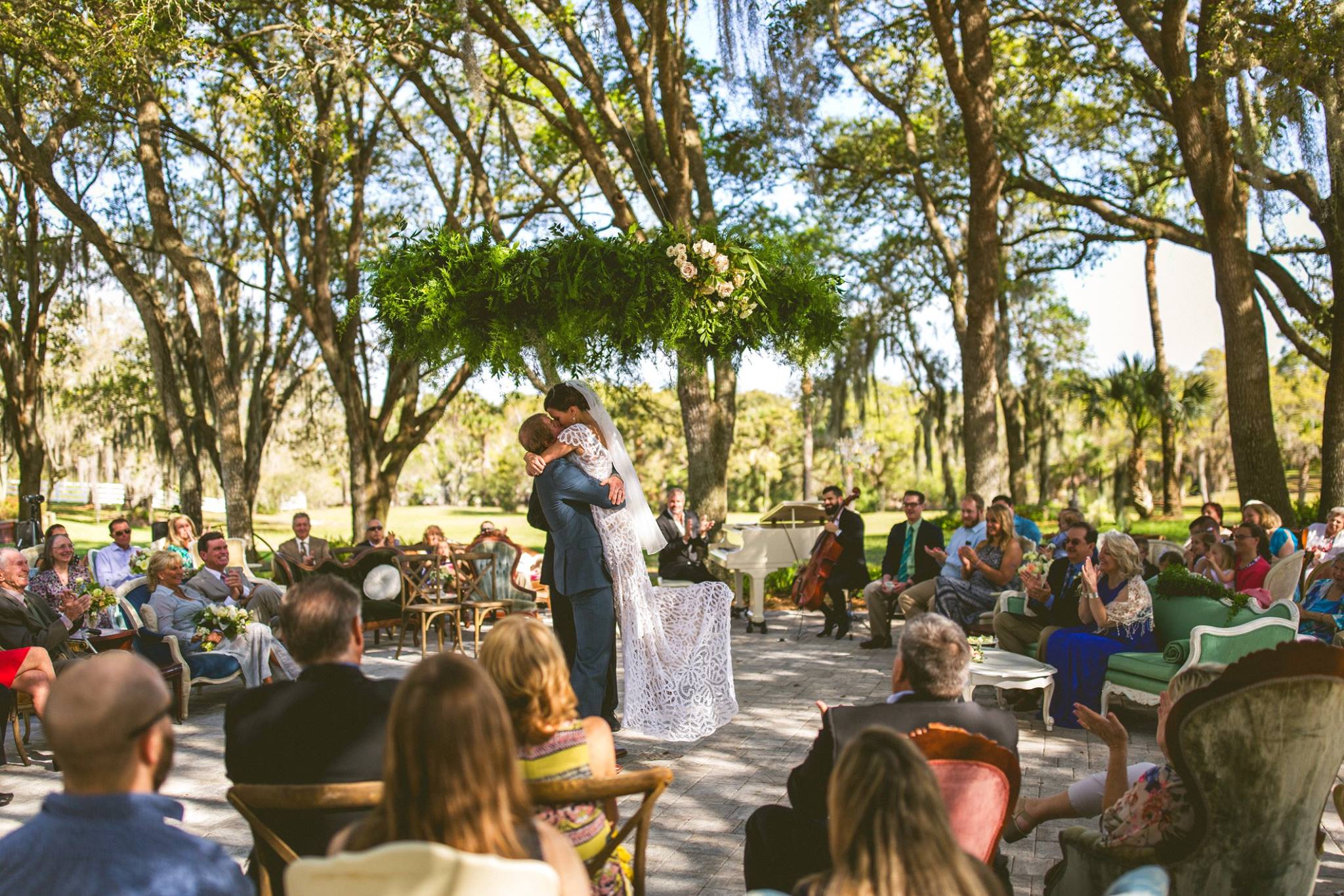 vintage-outdoor-circle-ceremony-wedding-florida-up-the-creek-farms