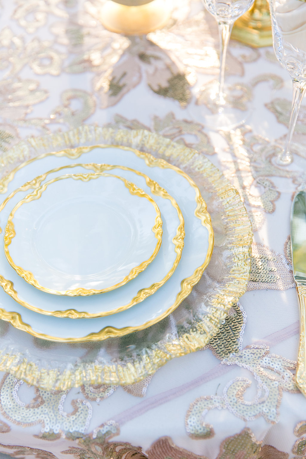 vintage-table-plates-and-lace-linens-for-southern-wedding-reception
