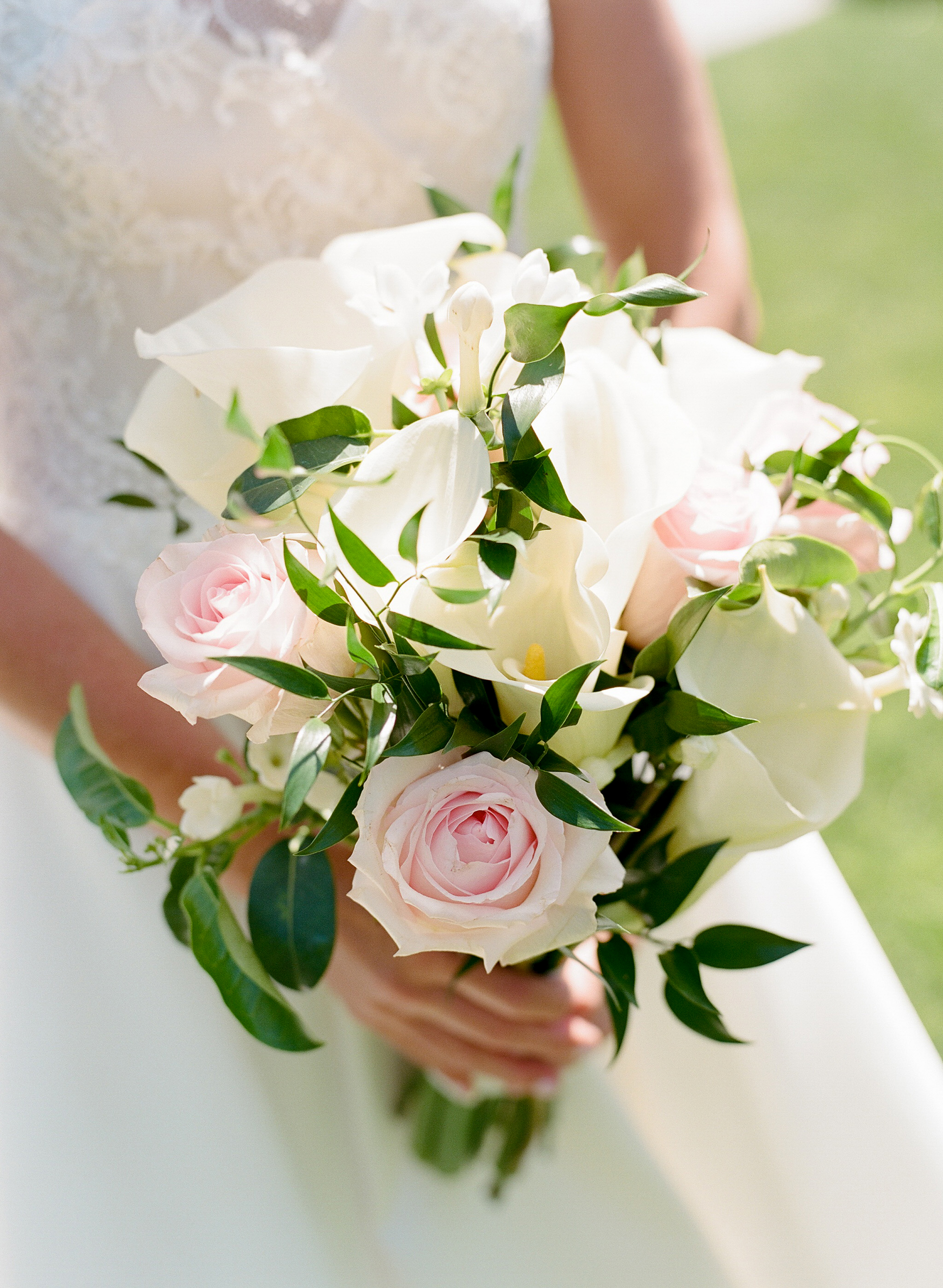 pink-and-white-nautical-bridal-bouquet
