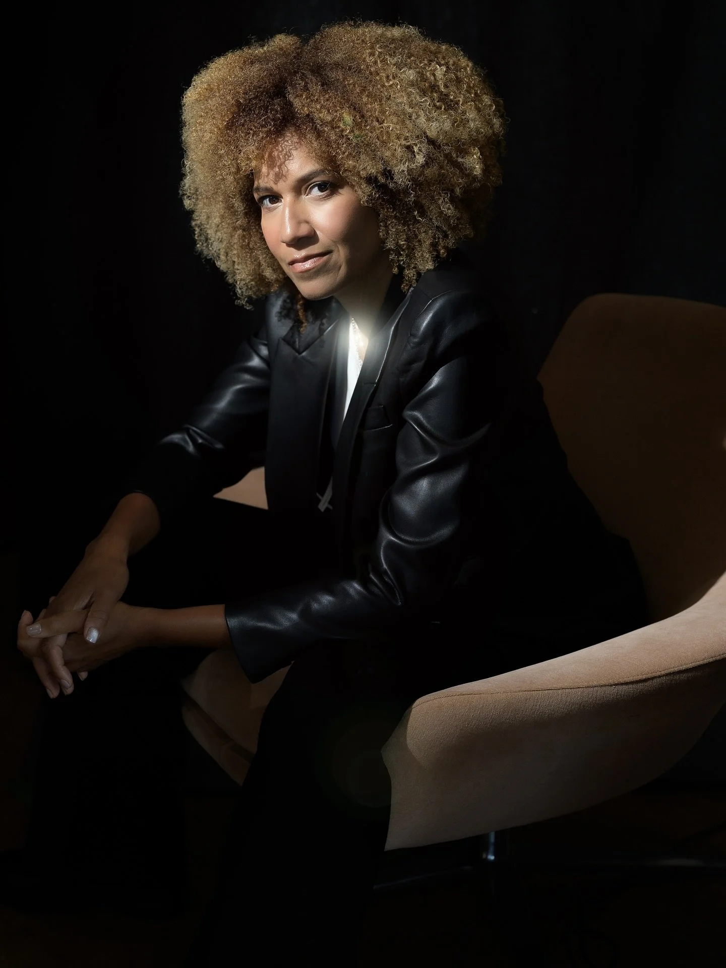 Thank for this awesome review and for bringing your ideas, open mind and fabulous vibes to your shoot! 🤩⭐️⭐️⭐️⭐️⭐️ “Carly is an amazing photographer. She is creative, professional and collaborative. She puts personality at the center. So glad