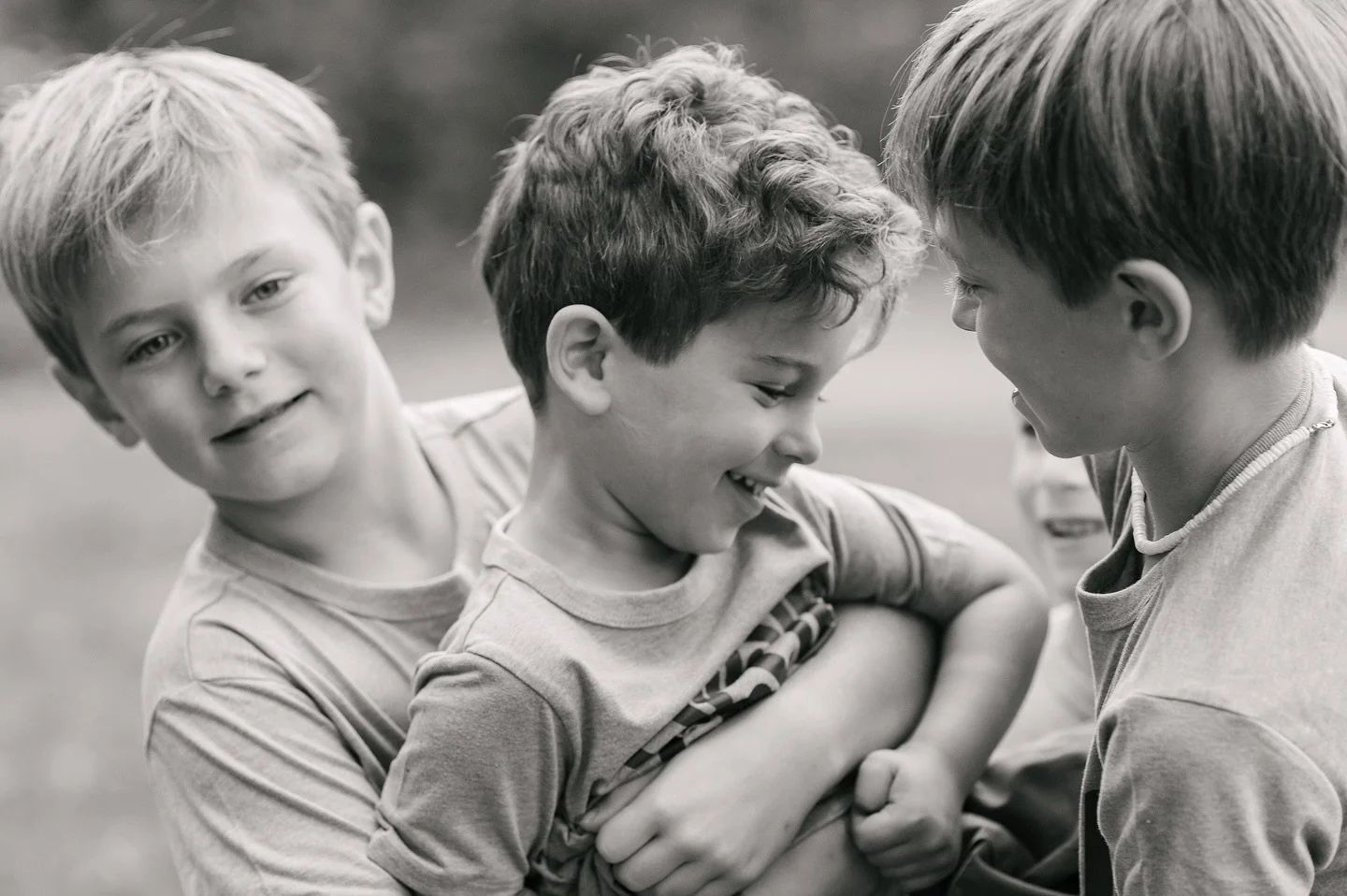 “Sometimes the magic happens when you stop worrying about how things will turn out.” #tuesdaythoughts #letthembekids #familyphotoshoot #brothers #cousins #carlyjaraphotography #letthembelittle #kids_in_bnw #thesearethedays #westchestercou