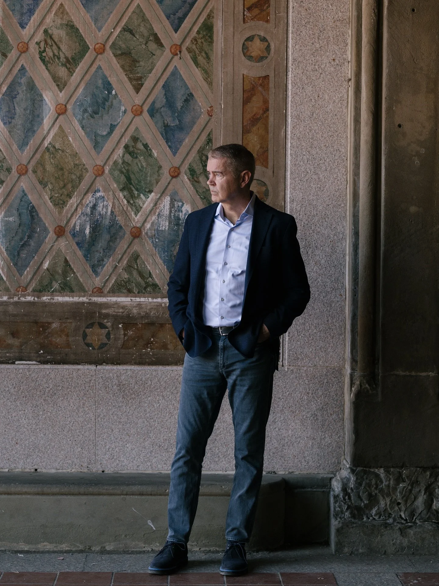 Friday vibes. When dad is waiting patiently for his ladies. #gqmagazine #dadsofinatagram #carlyjaraphotography #newyorkmagaine #westchestercountymoms #fall2025 #centralpark