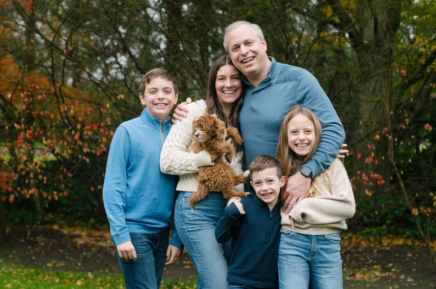 When a family session turns into a rain dance! 🥳🌧️ #Carlyjaraphotography #westchesterfamilyphotographer #dobbsferryportraitphotographer #dobbsferryheadshotphotographer #dobbsferryphotographer #rivertownsphotographer #westchesterphotographer #westch
