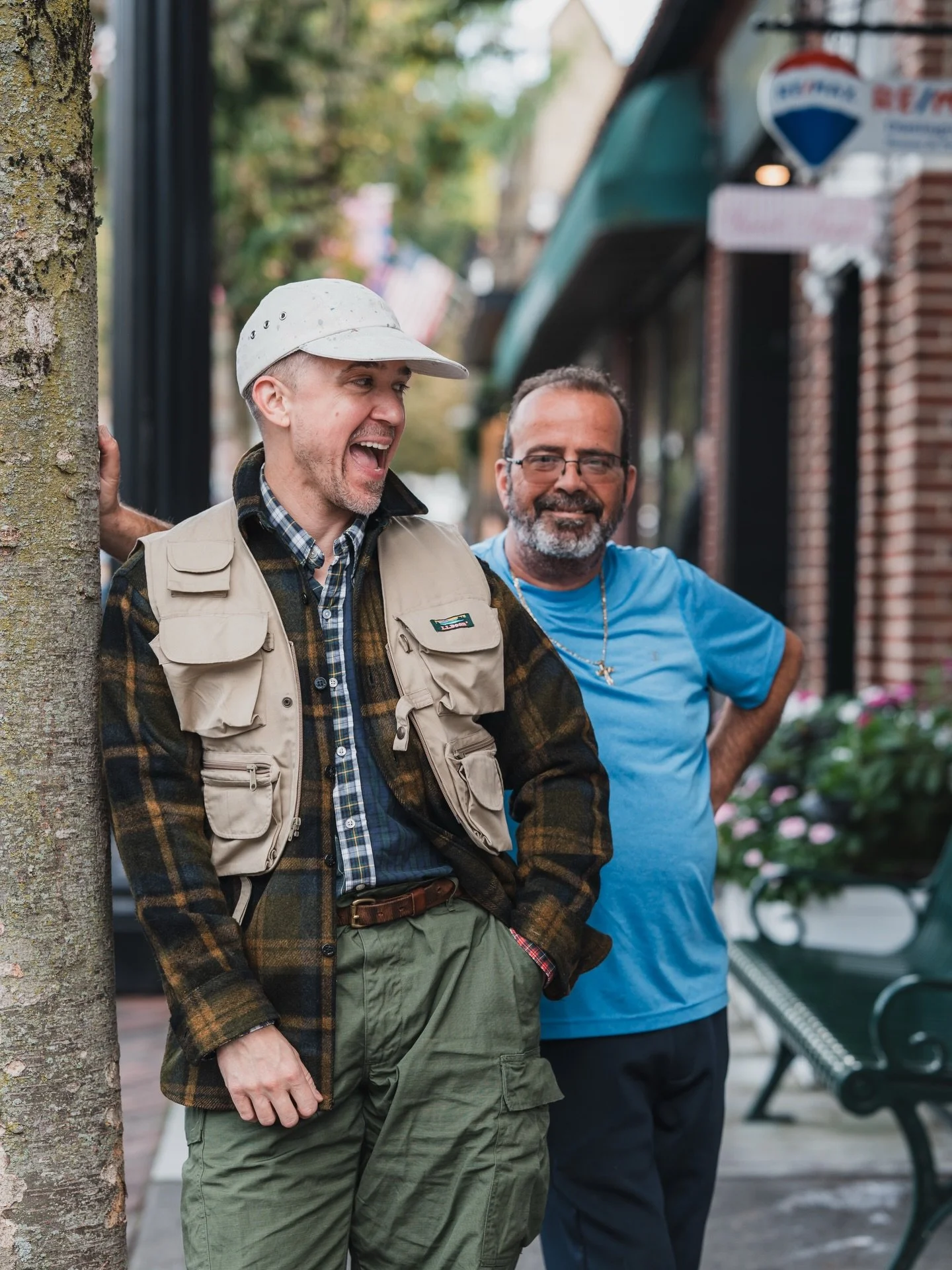 There&rsquo;s nothing better than a confident passerby who adds a little more fun to the photo shoot. 😎😆 #westchesterportraitphotographer #westchesterheadshotphotographer #confidenceiskey🔑