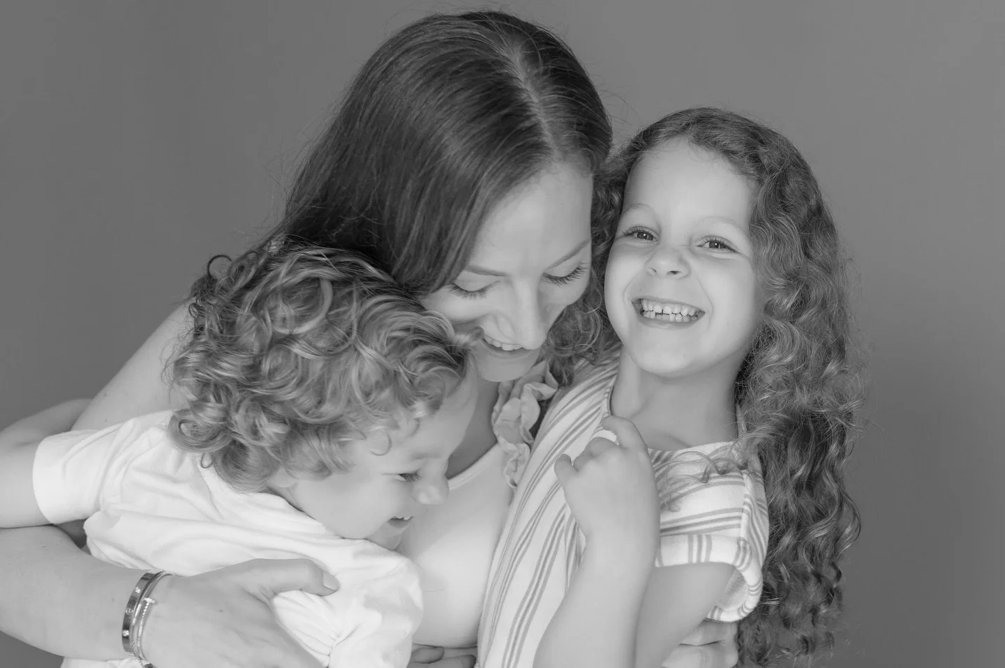 💕Mother&rsquo;s Day minis are this Saturday from 12-3PM at @barre3rivertowns! If you would like a few images of you and your children, your mom, just your kids or just YOU! This is a great time! It&rsquo;s Quick, easy and FUN! Options to purchase &a