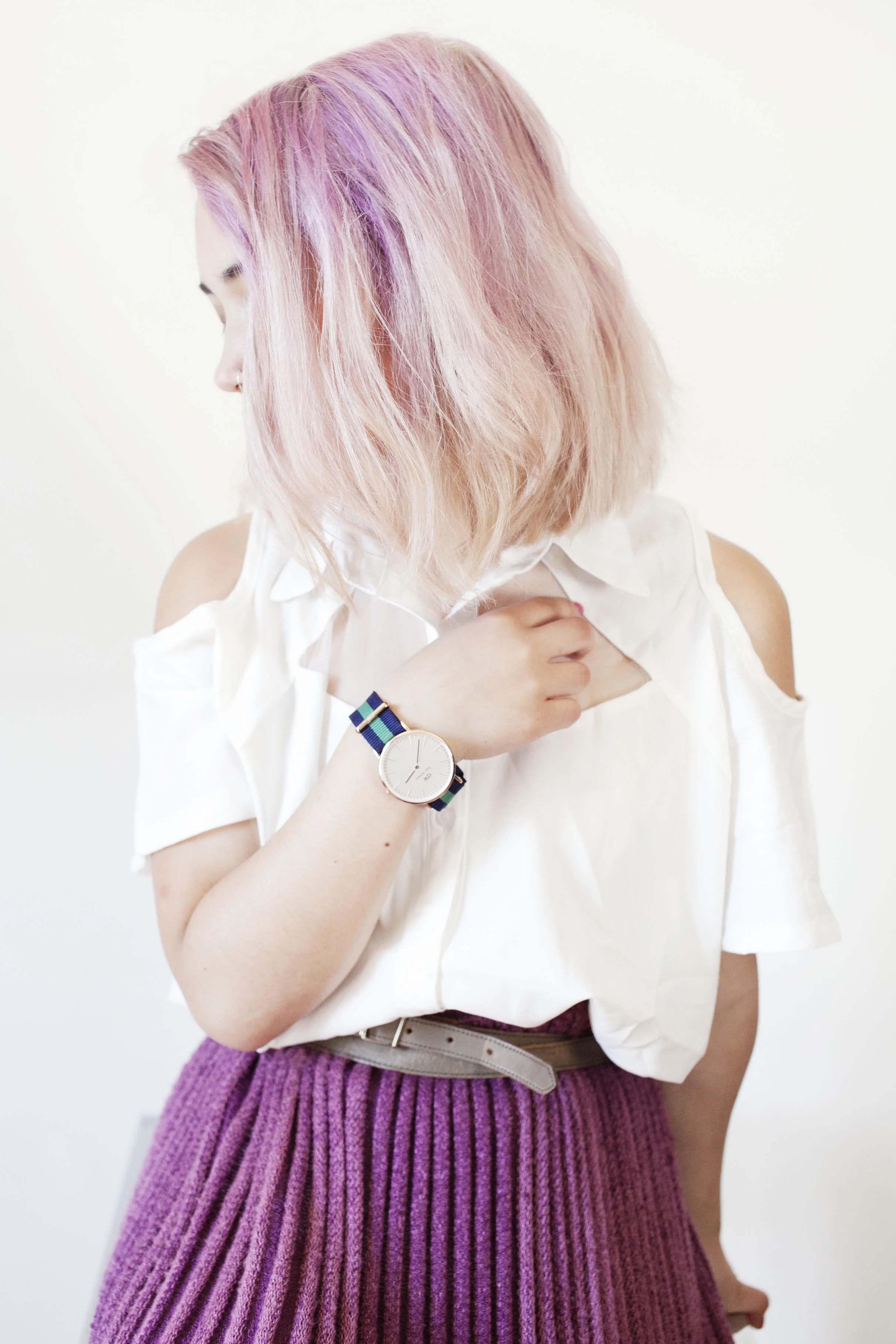 pink roots blonde hair