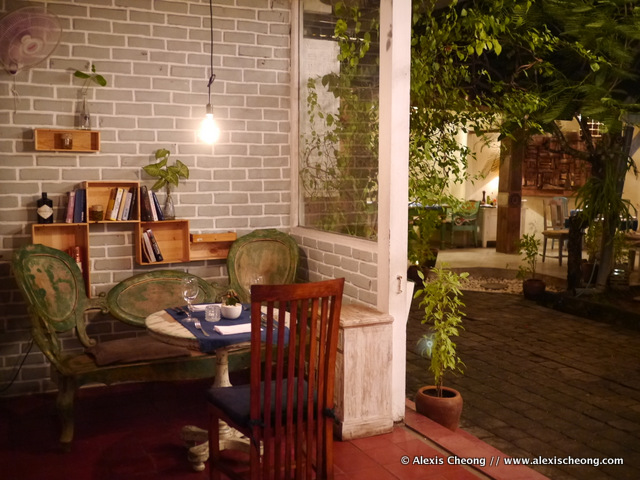 Zibiru Restaurant at night