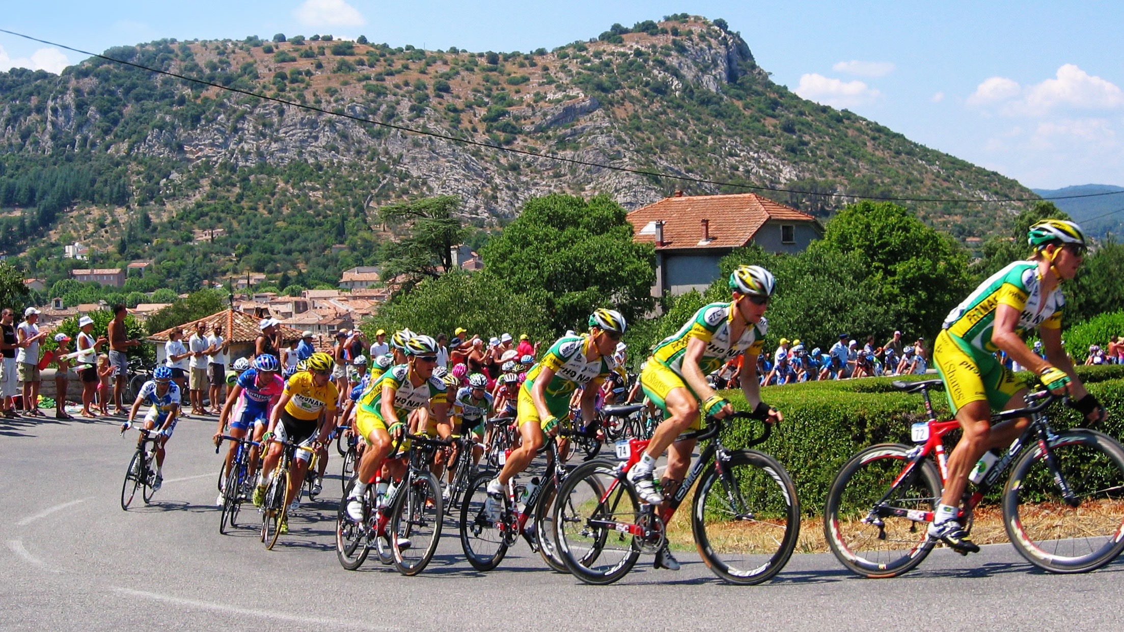 Tour de France riders. Image: Wikimedia