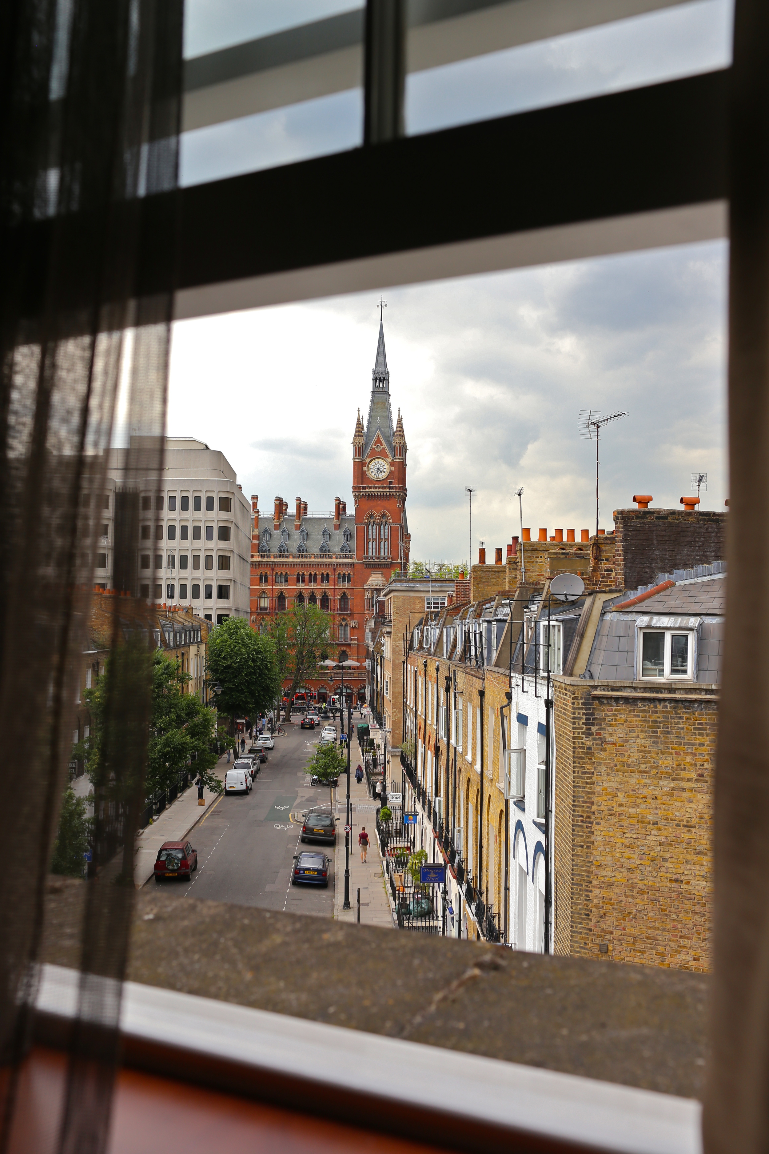 The view from my teeny tiny hotel room. When traveling, I usually go for whatever is cheap, minimal, and in a prime location. I stayed right near Kings Cross St. Pancras (that building you see is the St. Pancras station) which I would highly recommend! It's a safe and affordable area, with lots of cafes and shops nearby. It's also extremely central. 