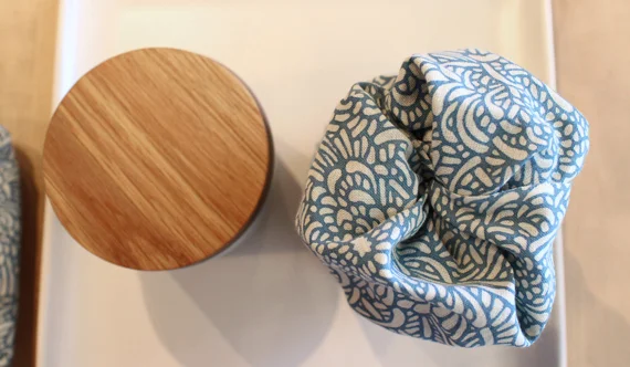 The top view of the rubber band aided wrap.