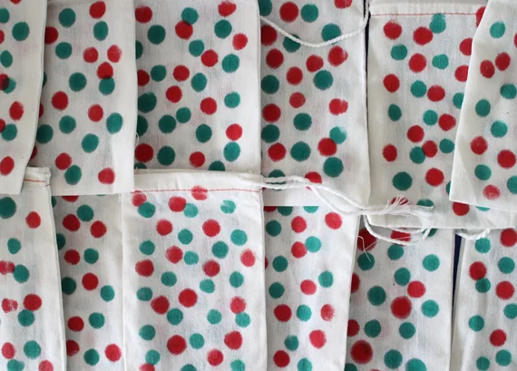 Reusable gift sacks for easy wrapping. 