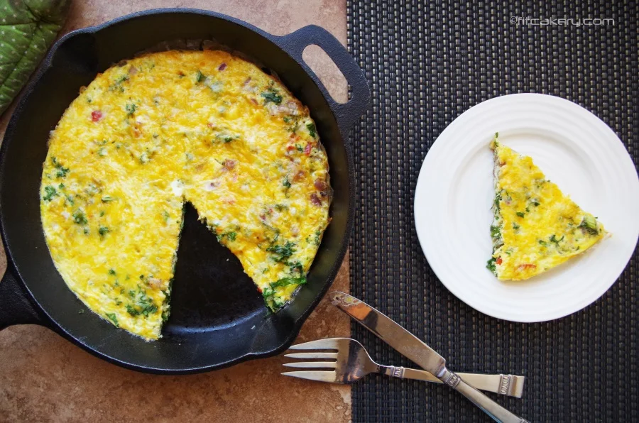 Powered Up Breakfast Frittata - a healthy, hot breakfast you can eat on the go all week! #weekdaymeal #breakfast