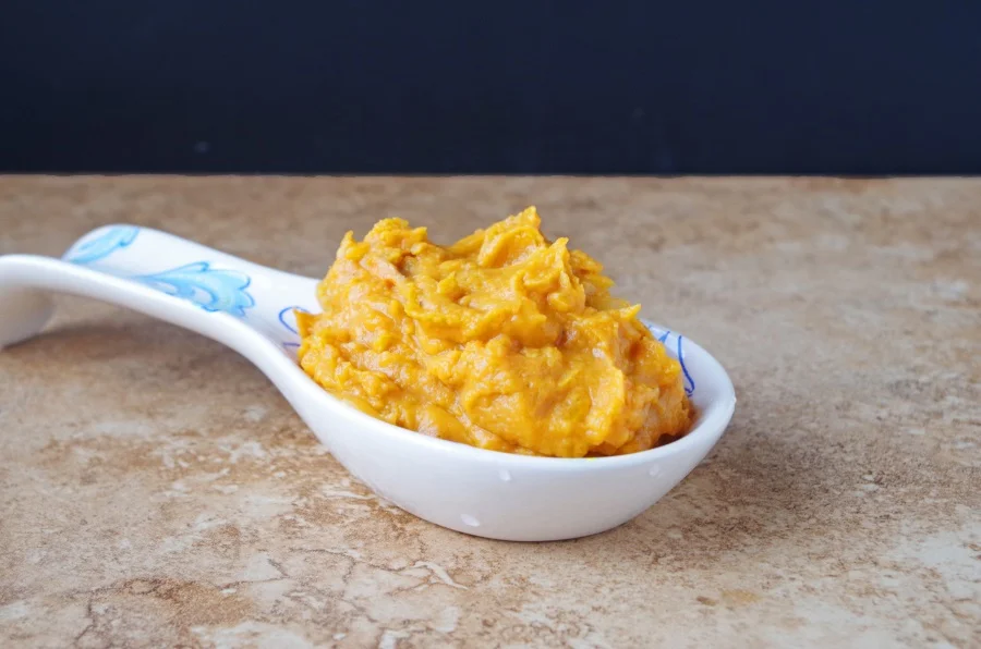 Mashed Butternut Sweet Potatoes = a sweeter, simpler recipe to share with the family this holiday season! #healthyholidays