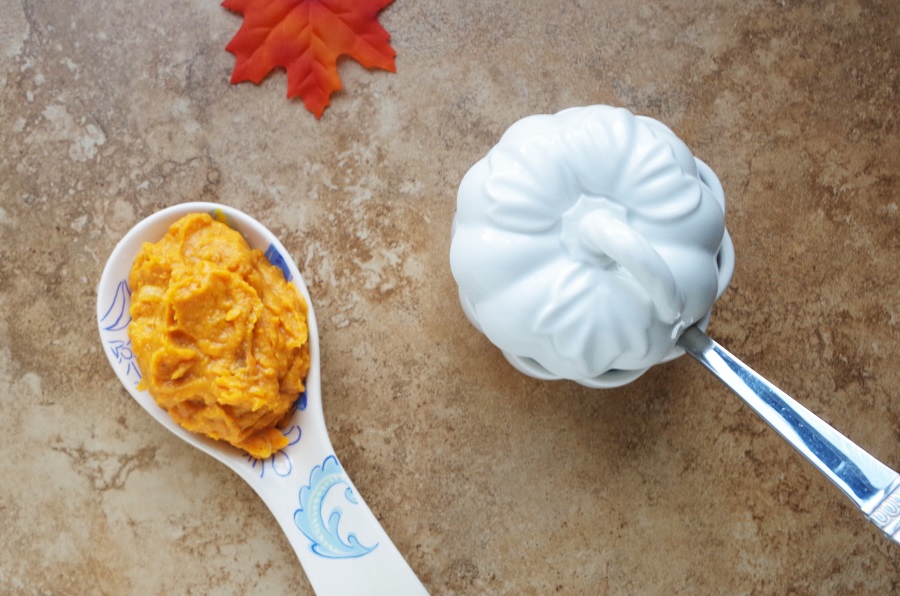 Butternut Mashed Sweet Potatoes are so creamy and tasty, who cares that there is no added butter/sugar? #holidayrecipes #cleaneats