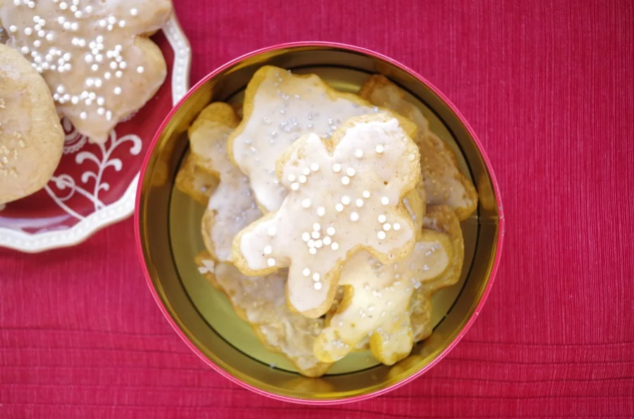 Glazed Eggnog Sugar Cookies: The softest, fluffiest, (and healthiest) recipe out there! #holidaybaking