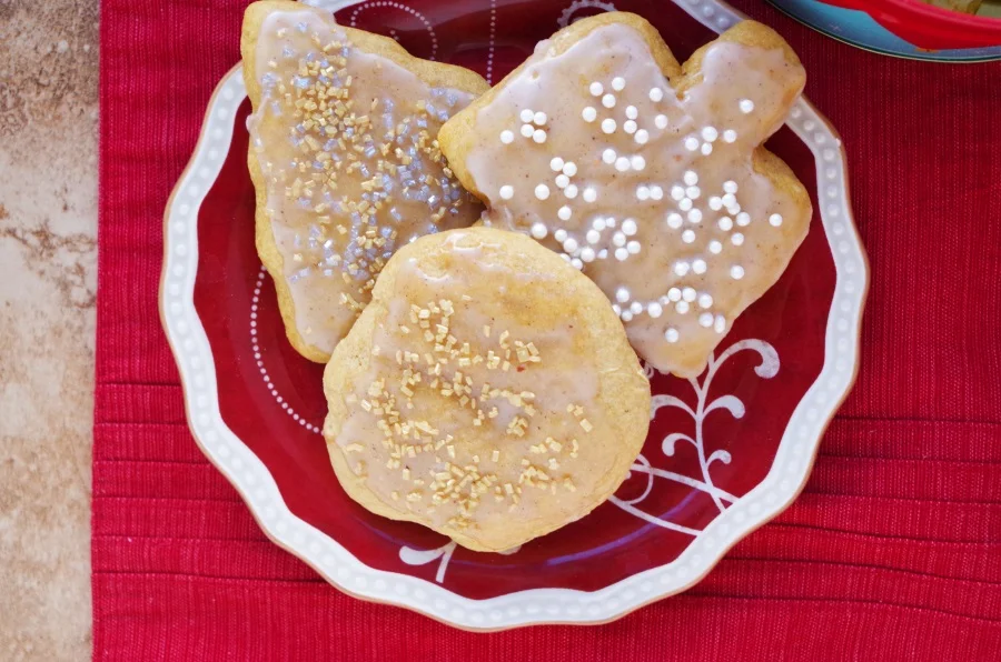 Glazed Eggnog Sugar Cookies: The softest, fluffiest, (and healthiest) recipe out there! #holidaybaking