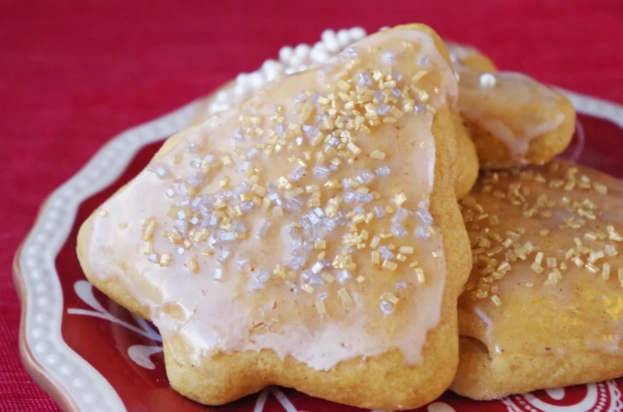 Glazed Eggnog Sugar Cookies: The softest, fluffiest, (and healthiest) recipe out there! #holidaybaking