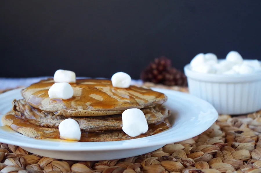 Easy protein pancake recipe with low carbs and high protein - FitCakery.com 