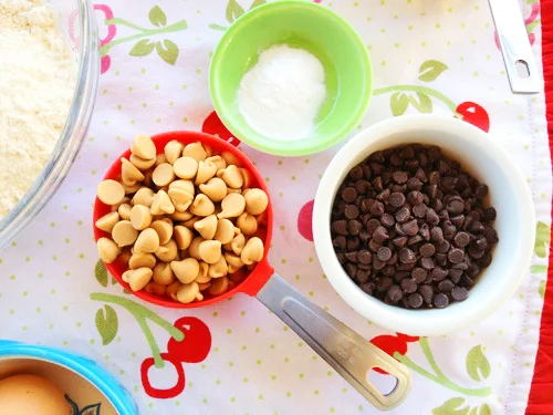 8 Great Tips for How To Measure in Baking and Cooking - FitCakery.com