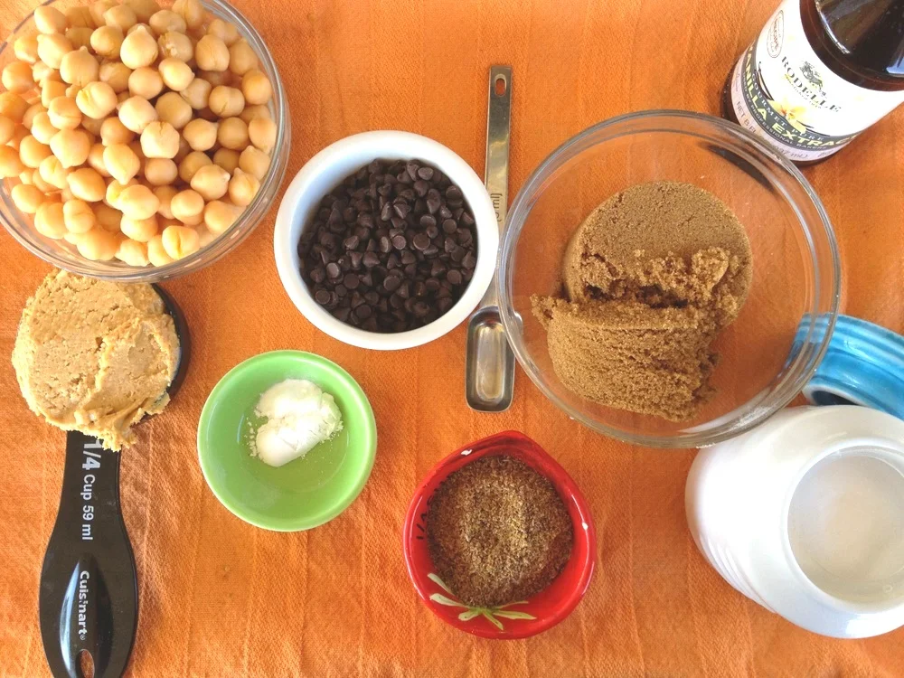 8 Great Tips for How To Measure in Baking and Cooking - FitCakery.com